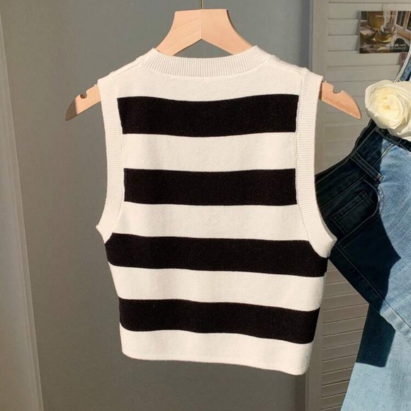 Black & White Striped Tank Top – Size Small (NEW) - Picture 3 of 4